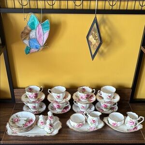 Royal Albert American Beauty tea set with Pink Roses